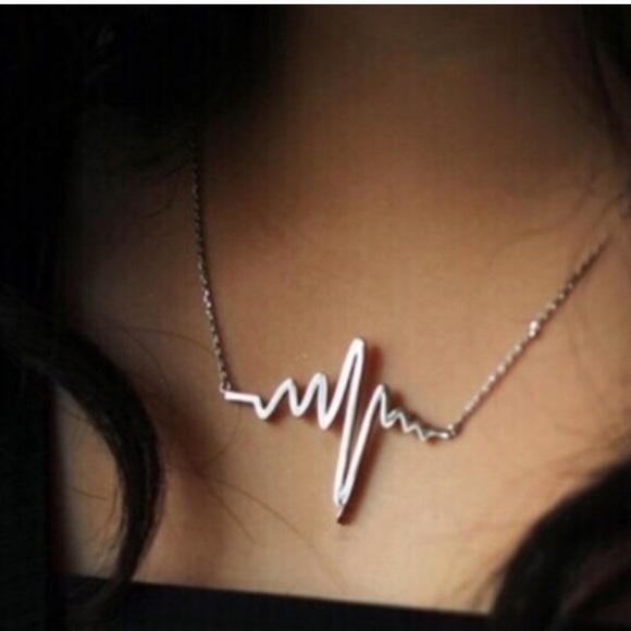 Cute Golden Heartbeat Necklace - Picture 2 of 2